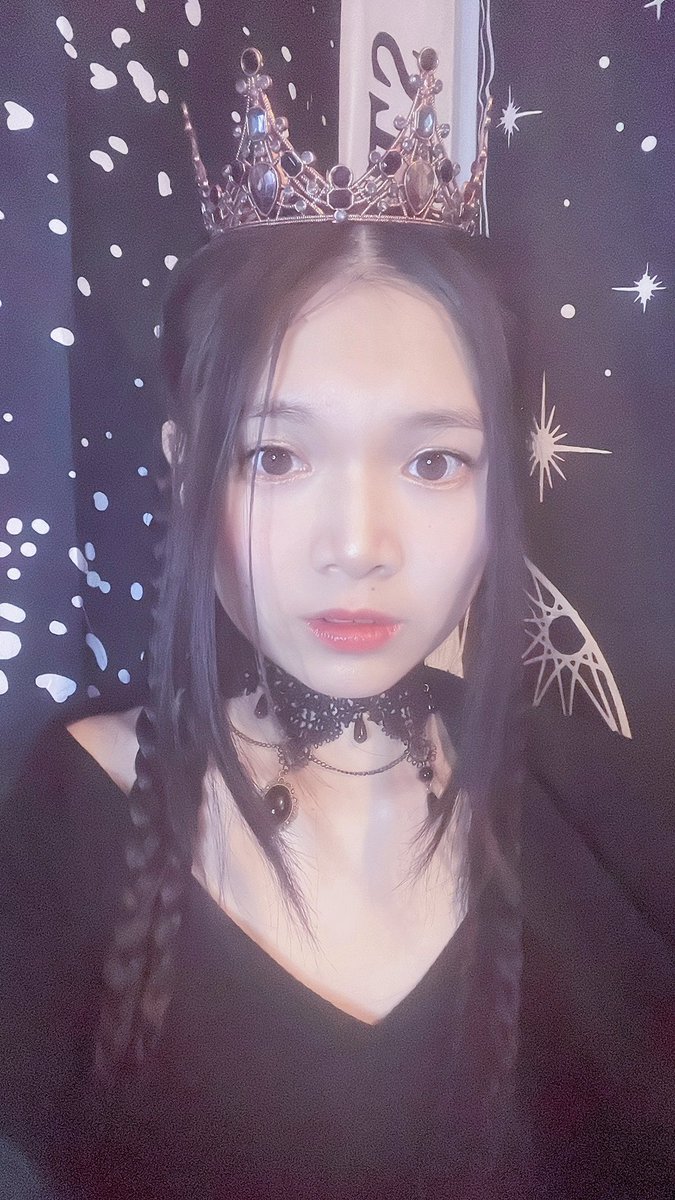 strygofficial's tweet photo. I have always wished to become a princess. I just love to have a crown on my head! Now finally I'm a real princess! 👸🏻
Just kidding, this is borrowed from my dearest Goddess Daeedori! 😅💖 She noticed that I love it, so she lets me borrow it anytime I want 😍
#MonuChan #StryGo https://t.co/DDcSwisXWq