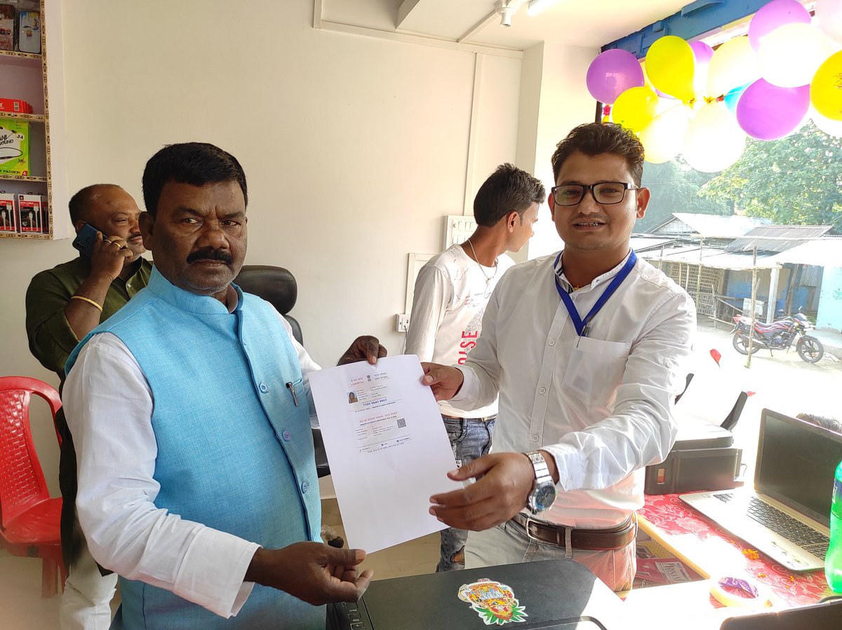 RKGUPTA_ARARIA's tweet photo. आज सीएससी सेन्टर का उद्घाटन अररिया के रानीगंज प्रखंड पंचायत मिर्जापुर में हुआ। उद्धघाटन माननीय विधायक श्री अचमित ऋषिदेव व सीएससी जिला प्रबधक व समन्वयक के द्वारा हुआ।
 माननीय विधायक के द्वारा ई-श्रम/लैबर कार्ड का वितरण किया गाय।
@dintya15 @CSCegov_ @ArariaCsc @santoshkrtiwari https://t.co/l1oOKOy7Ze