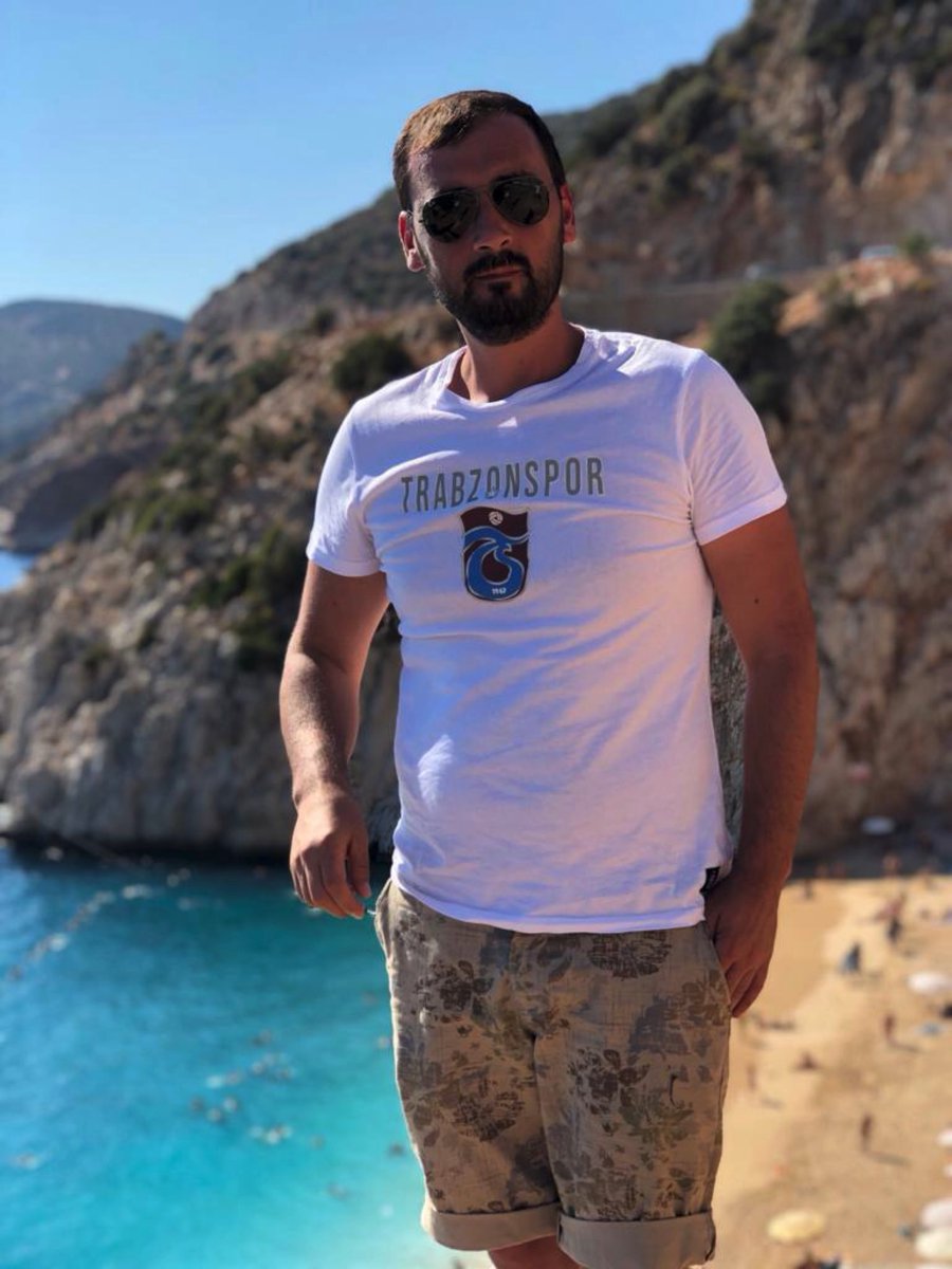 Cihangirakr61's tweet photo. Bizimkisi Bir Aşk Gerisi Hikaye 😎 https://t.co/7yq21D6S9d