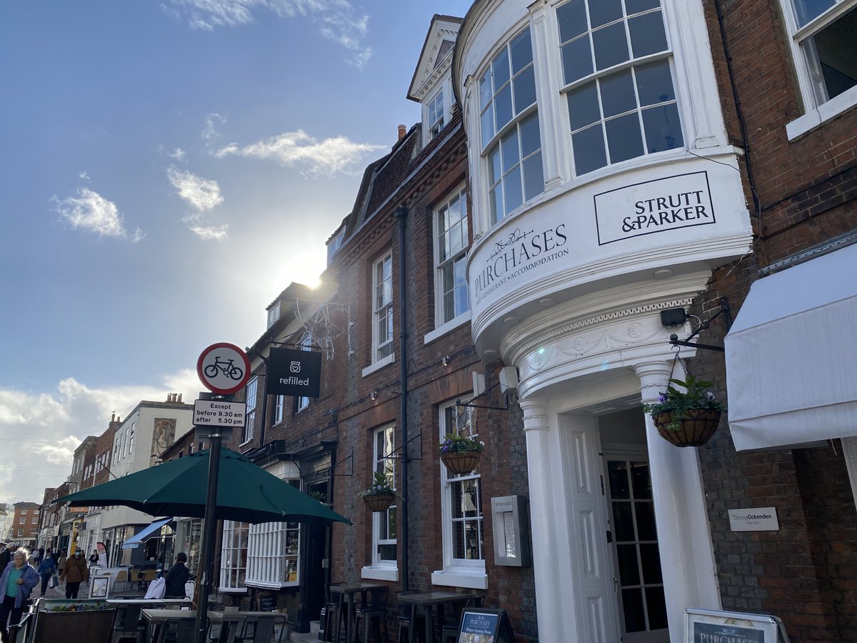 EnoDirectUK's tweet photo. Its Wine Wednesday!! So if your in Chichester go and check out Purchases there machine is now back up running after a there service yesterday. #Enomatic #EnodirectUK #SecondToNone #finewines #winesbytheglass #RomaUnicaSeries https://t.co/9fJSccrel0