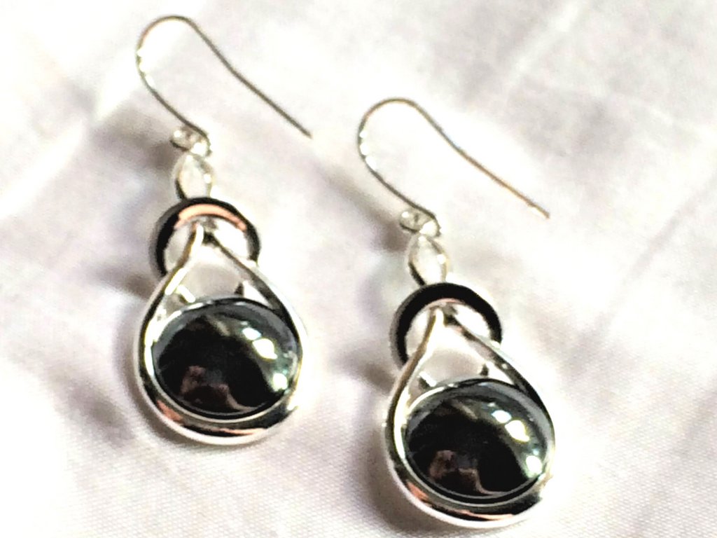 WickedFishBiz's tweet photo. Celtic Knot Pendant and Earrings in Hematite by Wicked Fish Design  #celticjewellery #hematite #wickedfish #christmasgifts #giftsforher #etsyshop #EtsyJewelry https://t.co/CeKXWfuqbT
