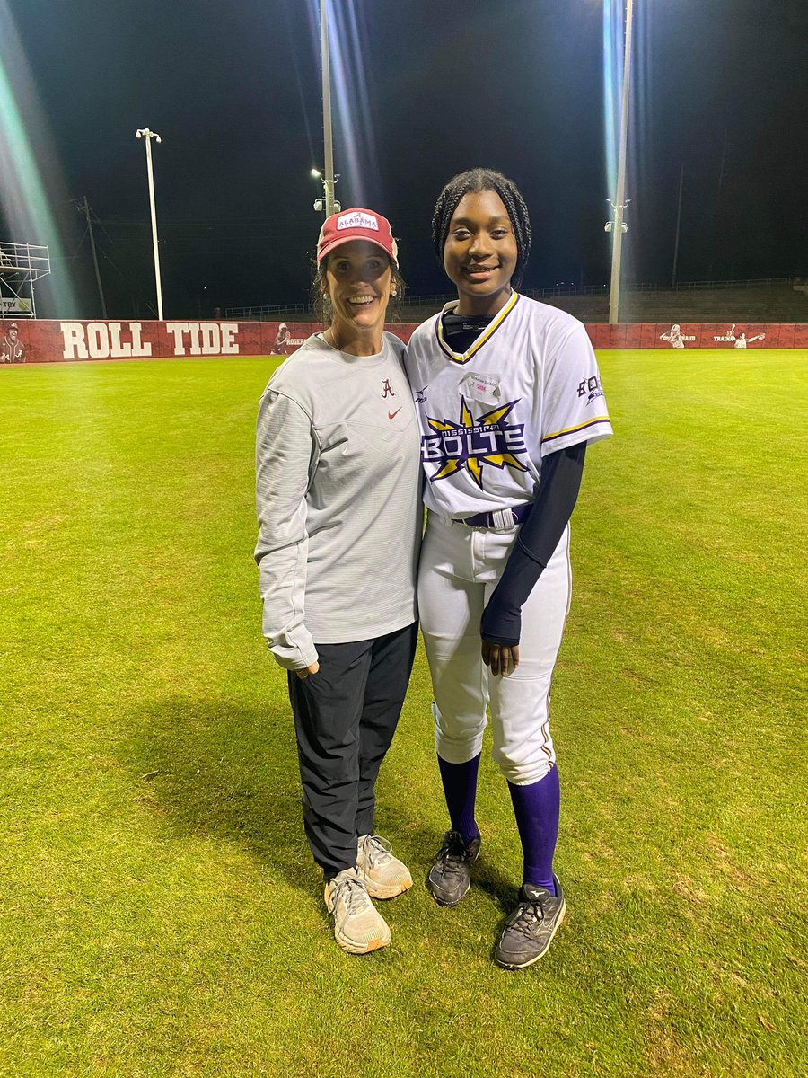 _Mac3_'s tweet photo. I would to thank @UACoachMurphy @CoachAlyBAMA @AlabamaSB, players and staff for an awesome hitting camp last night. Thank you so much! #RollTide 🐘🥎❤️ @BoltsHoleman16U https://t.co/S2r5pApjAG