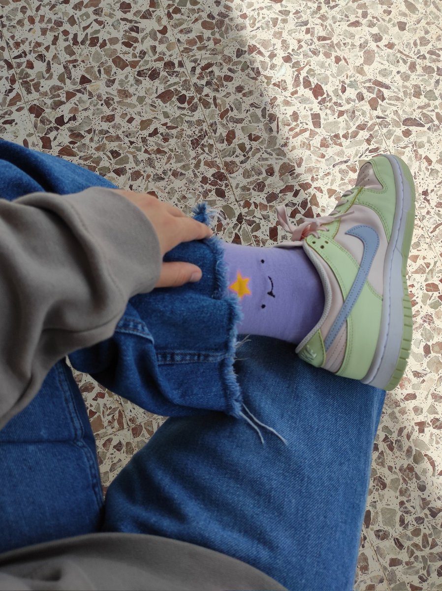 La única carita feliz del día de hoy la llevo en mis calcetines :)