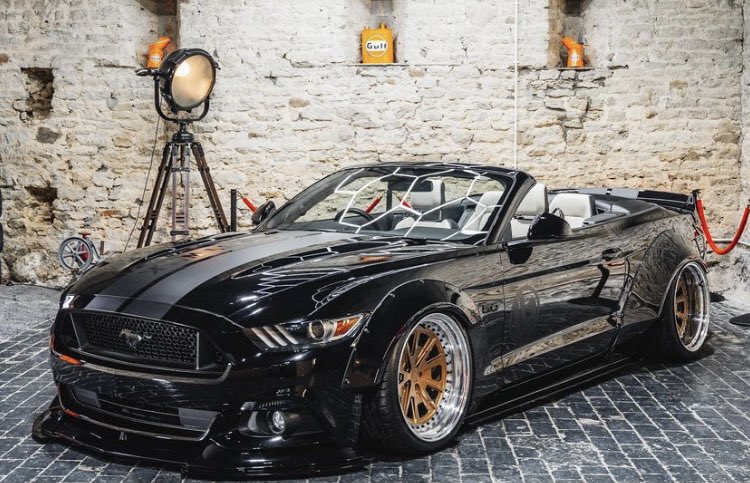 centurianautos's tweet photo. How cool are out Mustangs?
One is signed by the man himself @RRRawlings . #mustang #musclecar #fordmustang #mustangsally #conversion #gasmonkey #lowride #mustangowners #bonnetstripe #splitter https://t.co/yzkbJvJ2cx