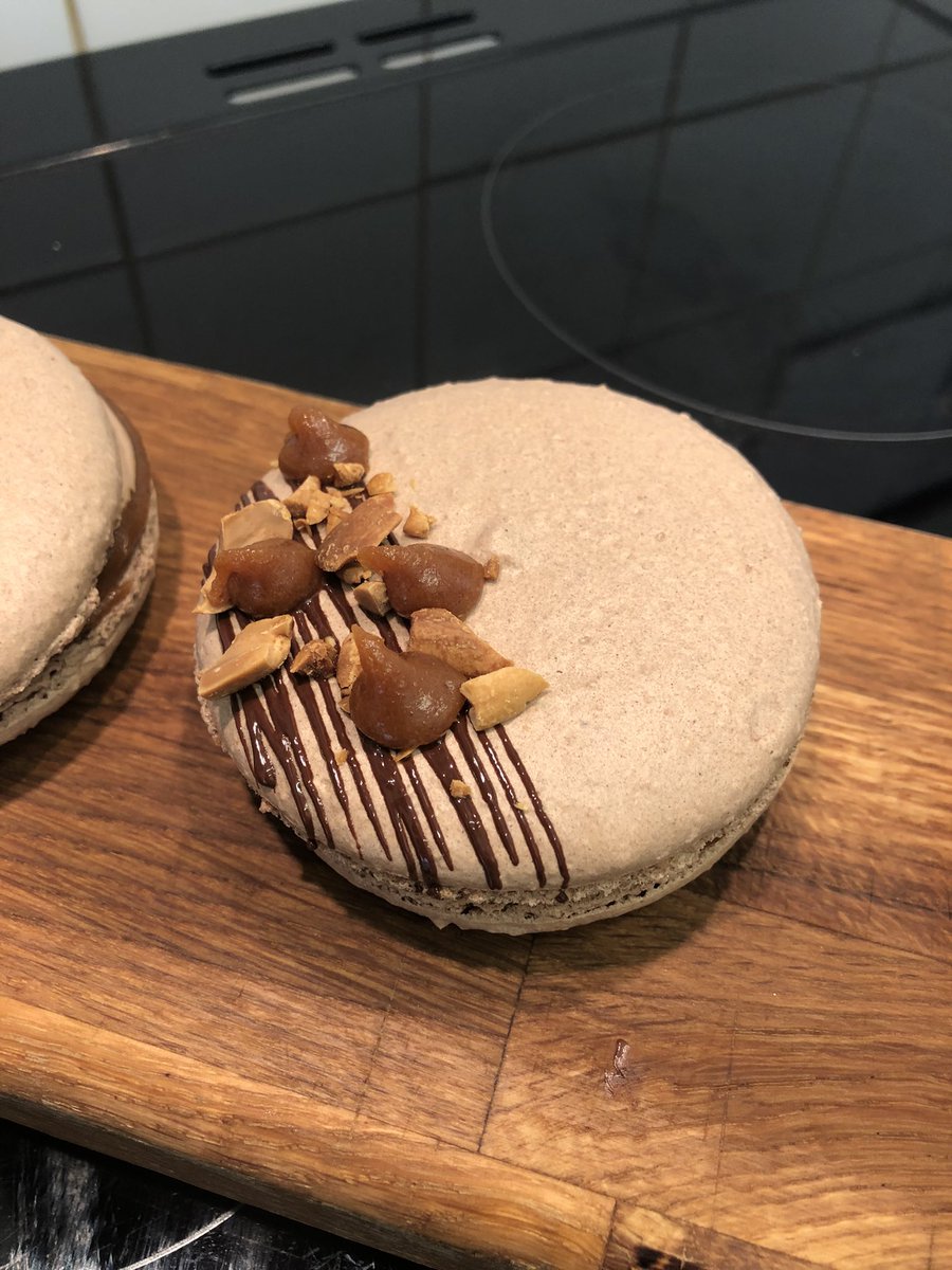 Great to be back in a jacket, and cooking for the <a href="/thechefsforum/">𝚃𝚑𝚎 𝙲𝚑𝚎𝚏𝚜’ 𝙵𝚘𝚛𝚞𝚖®🍽</a> academy session for <a href="/PembsCollege/">Pembrokeshire College</a> today. Here’s what we made, it’s a giant snickers macaron! 
Well done to the students as this was a tricky recipe and you’ve smashed it! 
#chef #pastry #art #macaron #academy