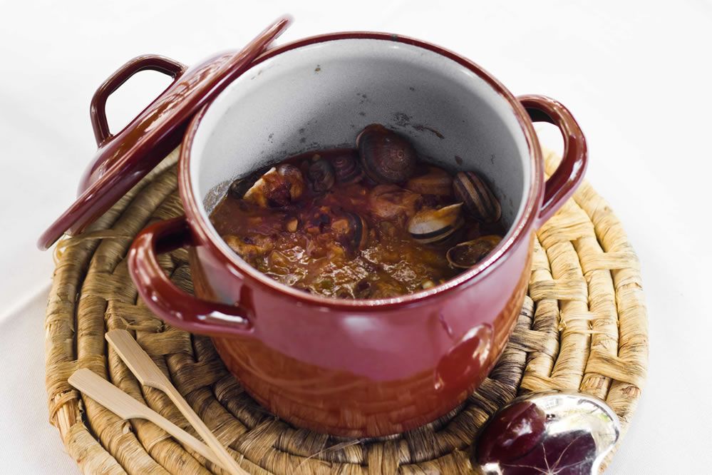 ❗No existe plato más sabroso y rico que un guiso de caracoles. 🐌¿Aún no los has probado? ¡Ven a nuestro restaurante y saborea la tradición! 😋 #elbotanico #terrazasmadrid #barrioretiro #restaurantesenmadrid #comerenmadrid #madridmemola #turismomadrid #madridmola