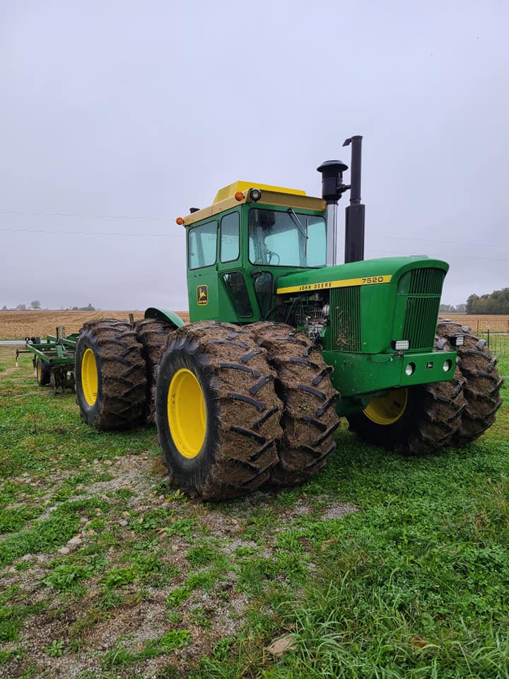 HeritageIronMag's tweet photo. "Got a little chisel plowing done before getting completely rained out..." #TractorTuesday #johndeere #muscletractor

We featured a JD 7520 in issue #26. Are you a subscriber?

📷: Evan Hallgarth - Rushville, IN https://t.co/3ZpBggb757
