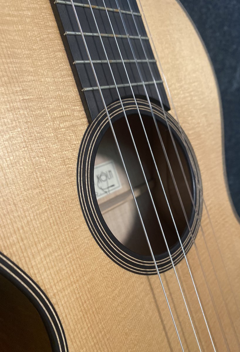 joetaniani's tweet photo. Verkaufe eine "Romantische Gitarre" nach René Lacôte aus der Werkstatt des renommierten Gitarrenbauers B. Kresse, Köln. #ebaykleinanzeigen gefunden habe. https://t.co/Ch4YSQTXU3 https://t.co/MwyQnxUibj