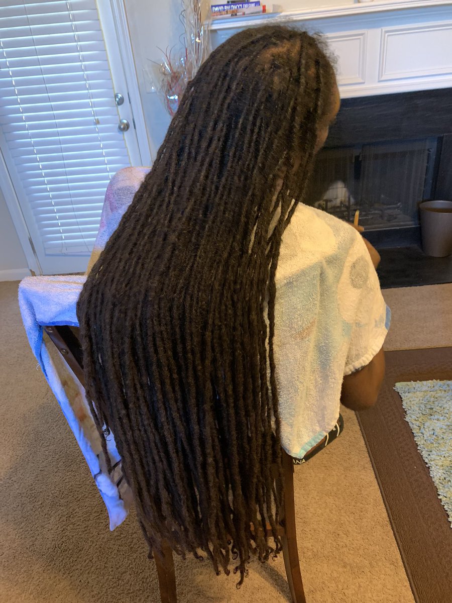 PrettylocsY's tweet photo. I deal with all kind of hair . #Loctician #LongLocs https://t.co/MNZ7JM3toA
