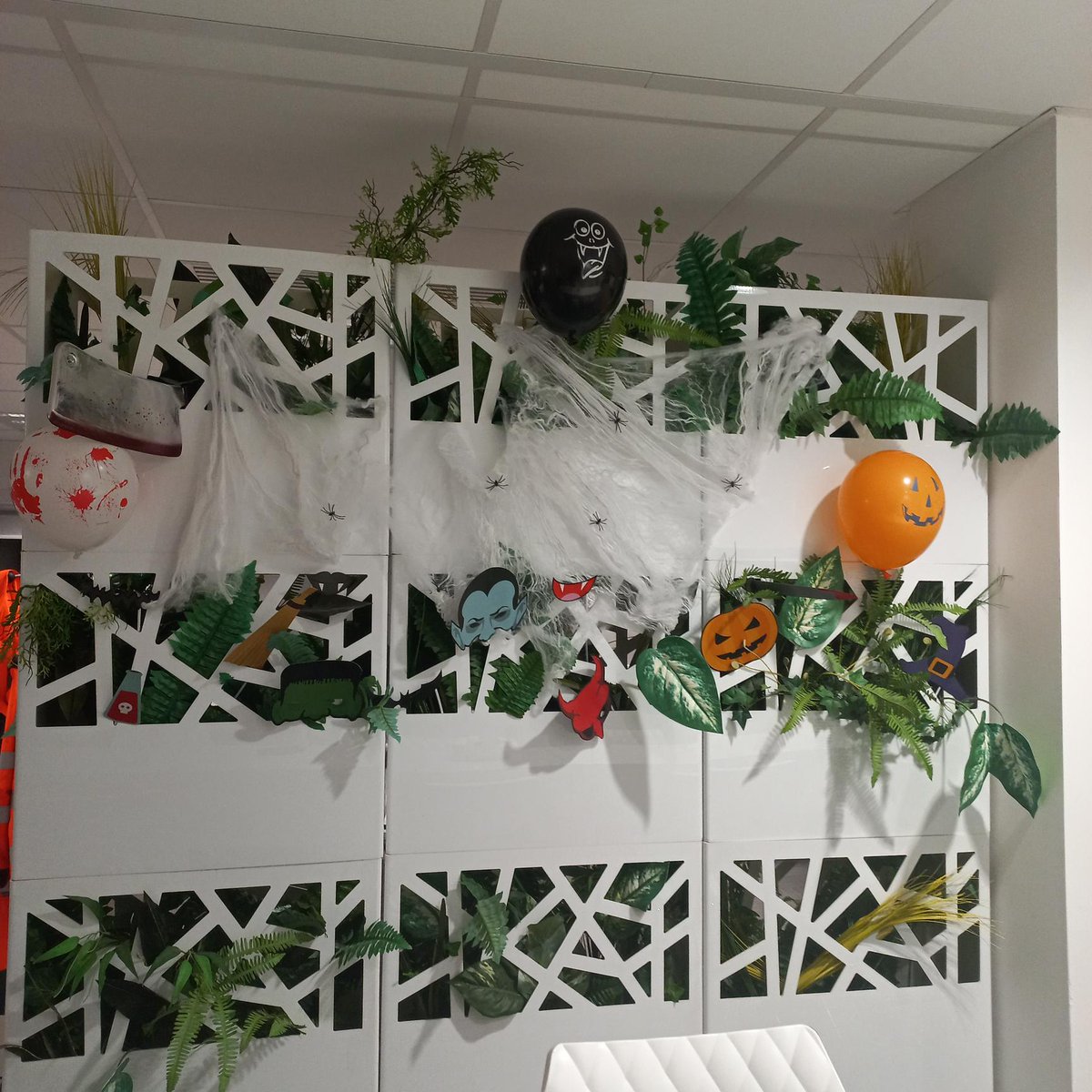 ATIF_France's tweet photo. #TeamATIF| HAPPY HALLOWEEN ! 🎃
La semaine dernière chez ATIF, c'était Halloween ! 👻
Retour en images sur cette journée aussi terrifiante qu'amusante 📸👍🏻
#Halloween #Halloween2021 #TrickOrTreat #Fun #Job #Team #Fête #Bouh #Décoration #Déguisement https://t.co/aVii164t6G
