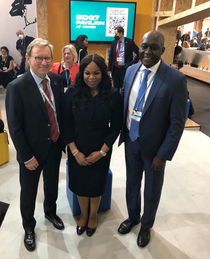 Great to meet our partners at the #SDG7Pavilion @DamilolaSDG7 @Diop_IFC and our own Per Heggenes. All key partners to the @EnergyAlliance . Let's Change Energy for Good @COP26 and beyond! #LetsChangeEnergy #Day2 #COP26 @SEforALLorg