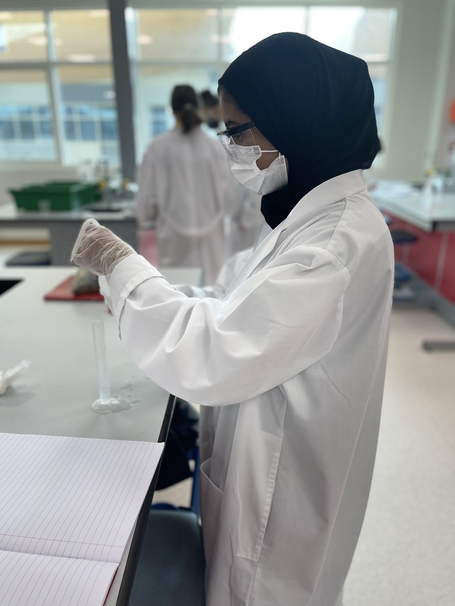 #AmityADYear12 Chemistry students collecting data to calculate the enthalpy change of a reaction using Hess’s Law #AcademicTwitter #AmityADPracticalScience #AmityADChemistry #AmityADSixthForm