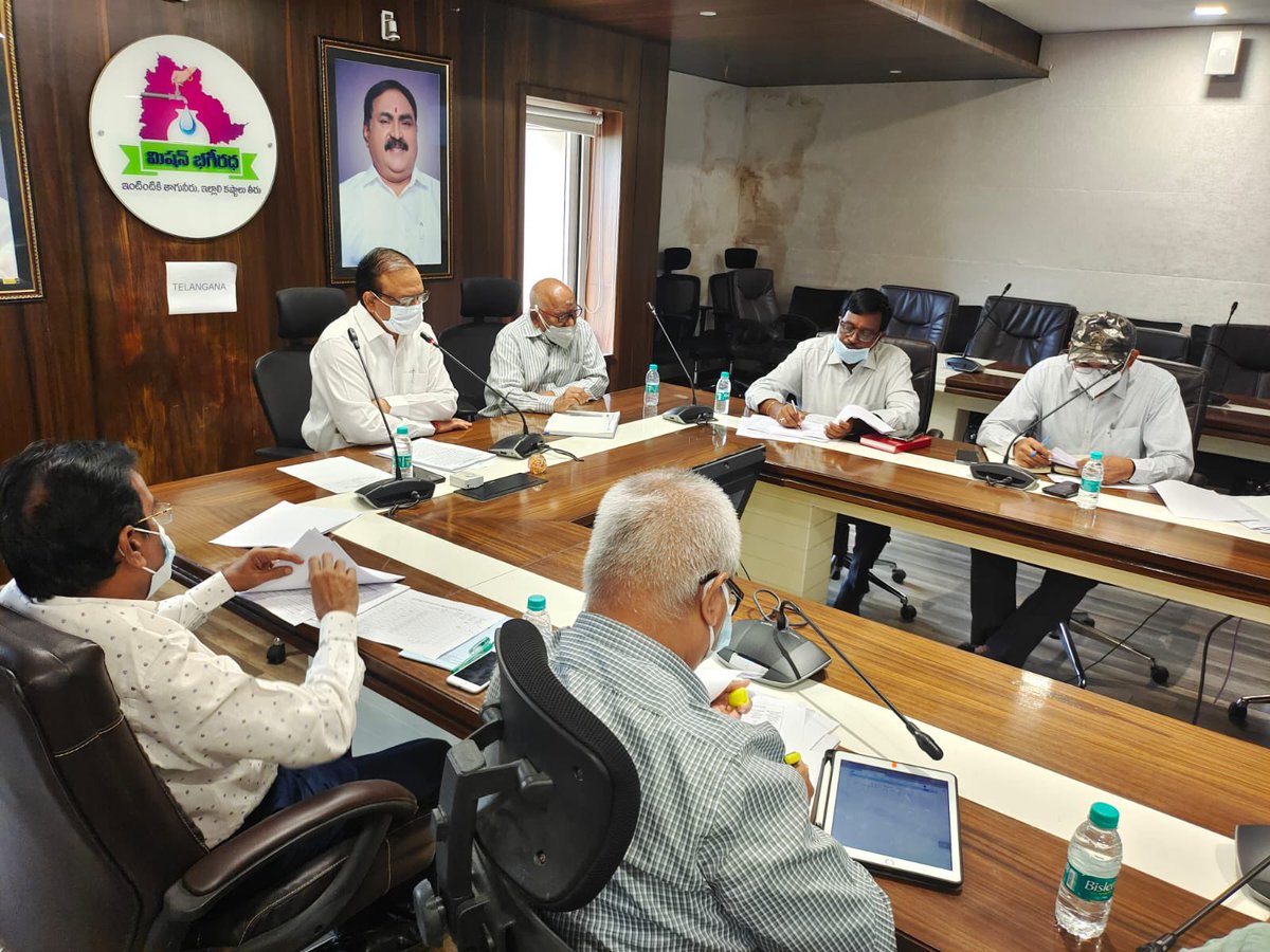 mb_telangana's tweet photo. #MissionBhagiratha Engineer-in-Chief Sri G.Krupakar Reddy Chaired the State level review meeting with Chief Engineers on agenda items along with launching of 100days Crash program for verification &amp; conducting preventive maintenance of MB assets .@SmitaSabharwal @DayakarRao2019. https://t.co/ohh4Ji7efi