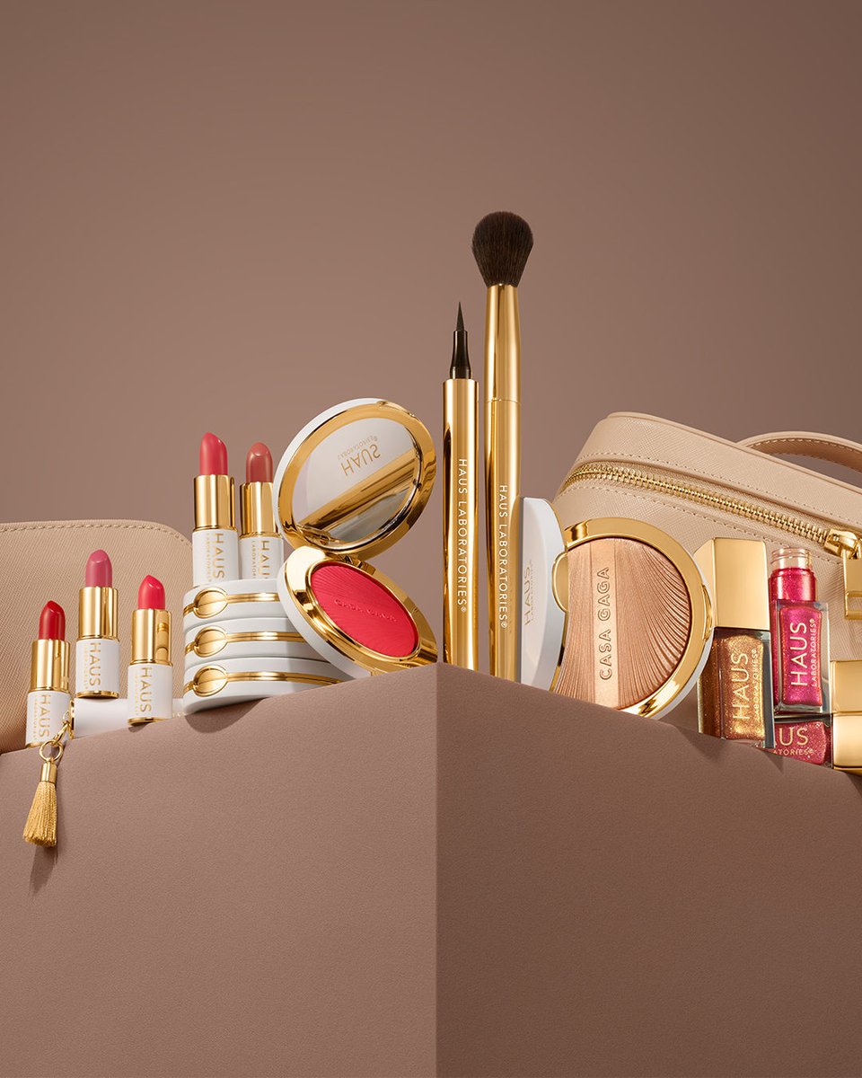 hauslabs's tweet photo. ❤️🇮🇹 THERE’S GLAM. THEN THERE’S ITALIAN GLAM. 🇮🇹❤️ Say ciao to CASA GAGA, our limited-edition capsule collection of new luxe formulas inspired by Italian Glamour.
Save the date! This collection ($198) is also sold separately 11/9 on https://t.co/ikCe6lFpp8 &amp; Amazon. #ItalianGlam https://t.co/em78XO4nM0