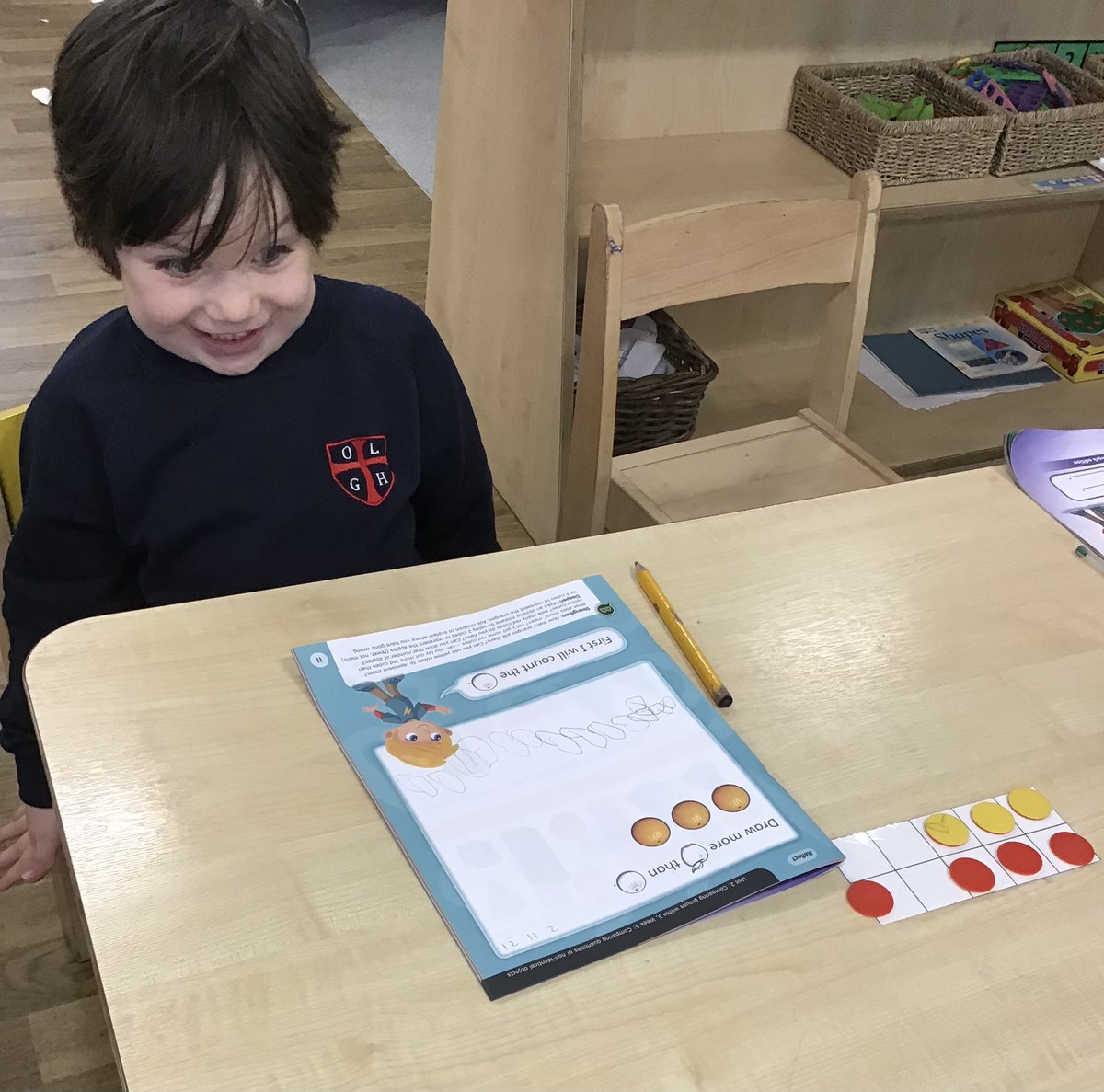 olgheyfs's tweet photo. Reception did fantastic work this morning comparing quantities and saying which group had more or fewer. #OLGH #OLGHeyfs #OLGHmaths #more #fewer #comparing #comparingquantities #powermaths https://t.co/T9pAuMNJcX