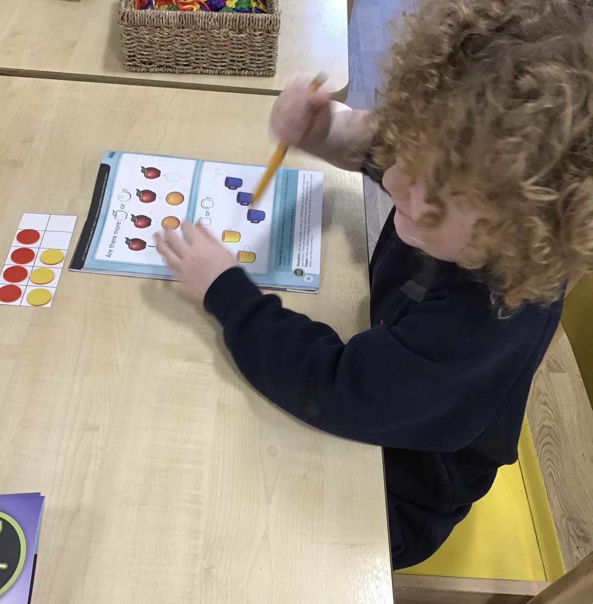 olgheyfs's tweet photo. Reception did fantastic work this morning comparing quantities and saying which group had more or fewer. #OLGH #OLGHeyfs #OLGHmaths #more #fewer #comparing #comparingquantities #powermaths https://t.co/T9pAuMNJcX