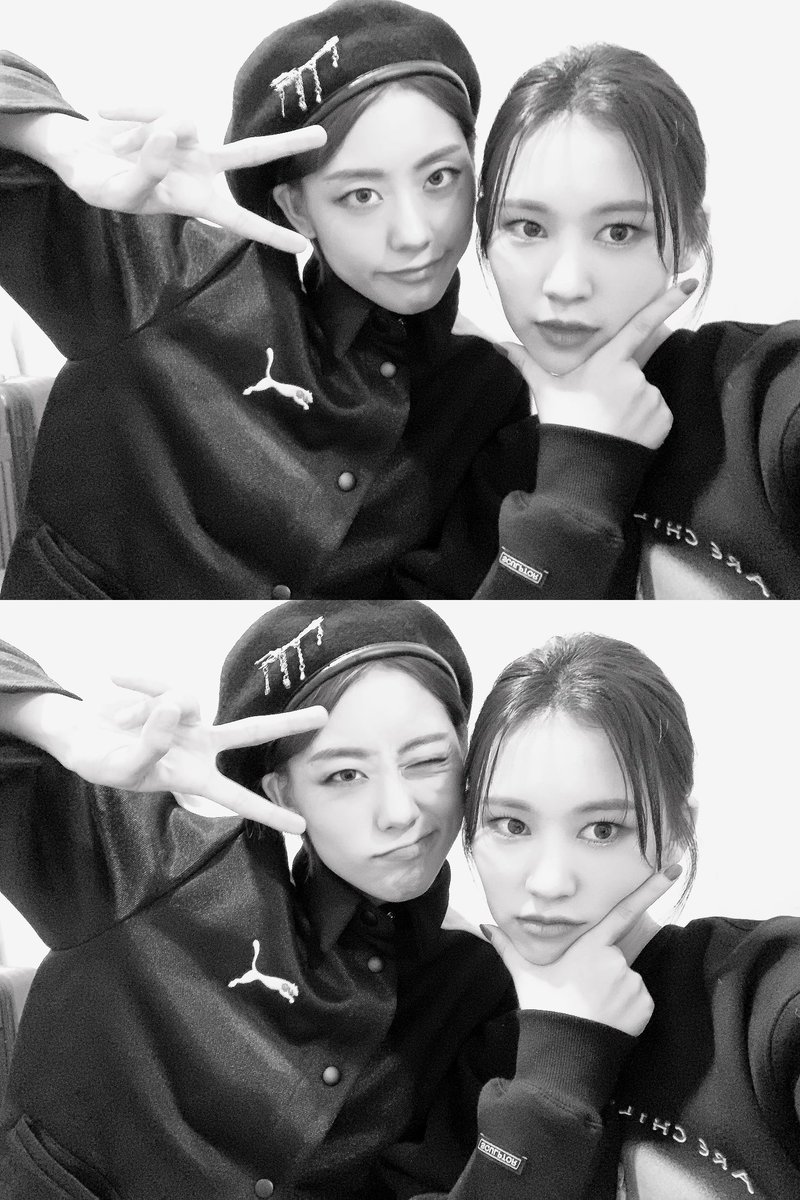 WekiMeki's tweet photo. 🤳✨ ✌✌

#🦊🌈 https://t.co/W63buxi5te