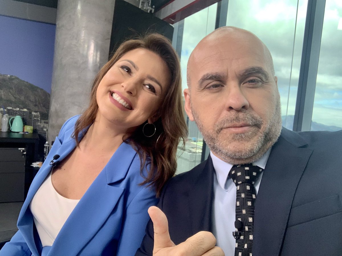 alex_borges's tweet photo. Com a queridíssima (e rubro-negra!)  @rachelamorim. O plantão da @CNNBrasil tá ON! https://t.co/Zo7tjsKx9M