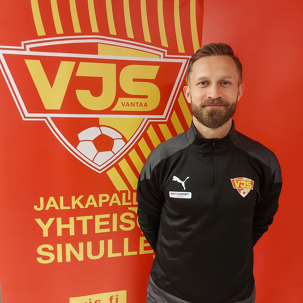 VJSry's tweet photo. Lisää osaamista #länsivantaanylpeys riveihin - Hannu Patronen on VJS:n uusi #talenttivalmentaja!

https://t.co/MtsaRZokuu

Tervetuloa osaksi #vjsperhe'ttä!

#rekry #kovaaosaamista #johtavaurheilijoidenkasvattaja #jalkapalloyhteisösinulle https://t.co/ebC0FBbSjx