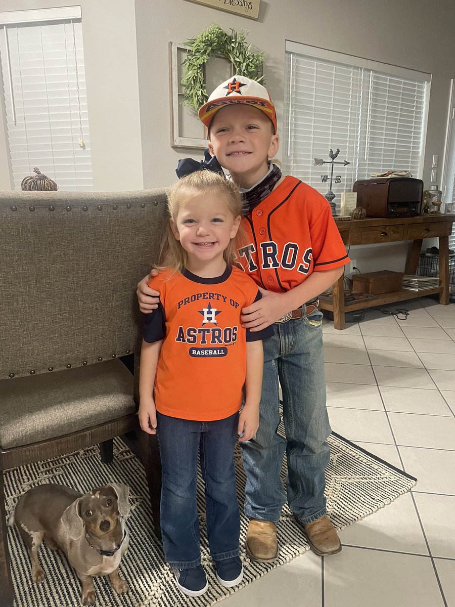 SamSharp_SSS's tweet photo. Let’s Goooo! @astros https://t.co/Litt8uydFD