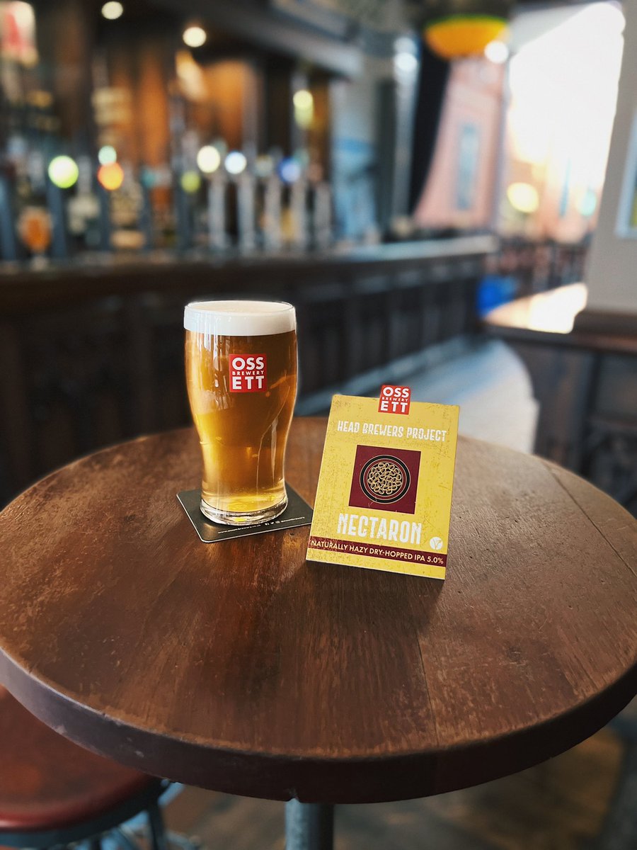 The latest addition to Ossett’s 𝐇𝐞𝐚𝐝 𝐁𝐫𝐞𝐰𝐞𝐫𝐬 𝐏𝐫𝐨𝐣𝐞𝐜𝐭 is here🔬

NECTARON
𝘕𝘢𝘵𝘶𝘳𝘢𝘭𝘭𝘺 𝘏𝘢𝘻𝘺 𝘋𝘳𝘺-𝘏𝘰𝘱𝘱𝘦𝘥 𝘐𝘗𝘈 | 5%
🌱𝐕𝐞𝐠𝐚𝐧

Intense tropical fruit character with flavours of pineapple, passionfruit, peach &amp; grapefruit 🍍🍑

Come get it!🍻