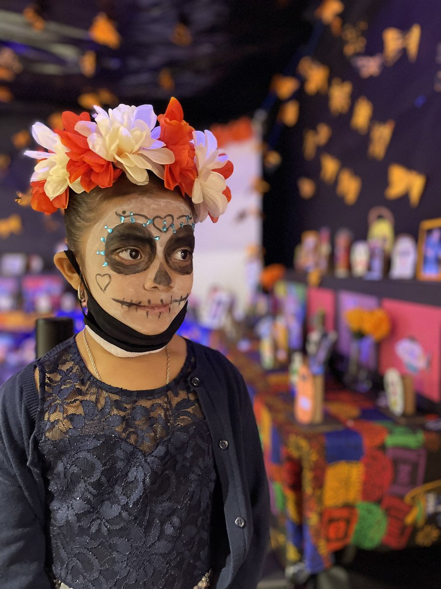 MartinezMiriamR's tweet image. Feliz Dia De Los Muertos!🖤💜🧡💀🦋 #additiveschooling #micultura #sheunderstoodtheassignment @EISDofSA @ROOSEVELTELEMS