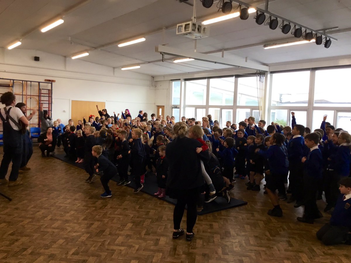 RedgateGardens1's tweet photo. 🤩We thoroughly enjoyed #TheRidiculousRhymeShow this morning! 😃Our amazing pupils helped with lots of remarkable rhymes &amp; had such fun with this interactive literacy event! 📖🔡👍🏼Thanks Andy &amp; Joe from #teamredgate @redgateyear1 @Redgate_Primary #edutwitter #literacy #fun https://t.co/9XHvcwSQd8