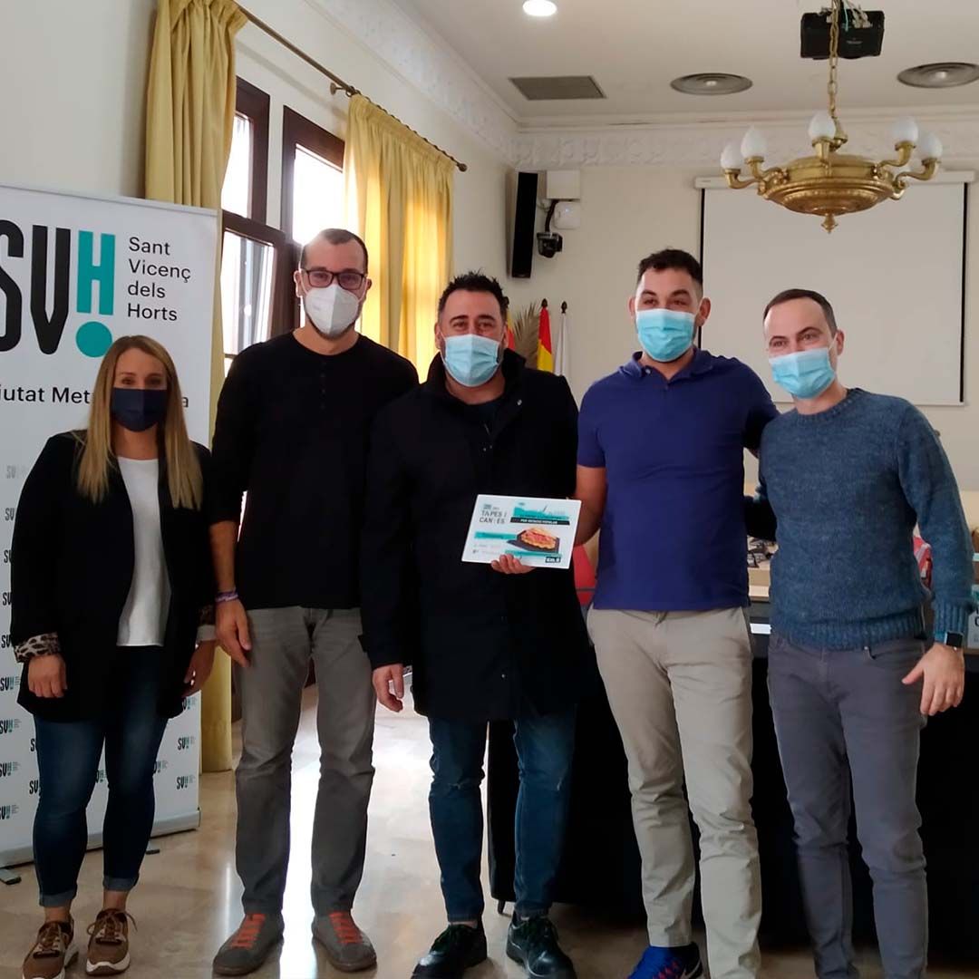 AjuntamentSVH's tweet photo. 🧈🍻 Ja tenim els establiments guanyadors del Tapes i Canyes! Enhorabona!

🏆 El Faro, 1r premi vot popular i 2n jurat professional
🏆 Cuina d'en toni, 1r premi jurat professional
🏆 Tascacenç, 2n premi vot popular 

Què us va semblar aquesta 10a edició?
https://t.co/Hfxg8pIaxJ https://t.co/gXPsS9pCoI