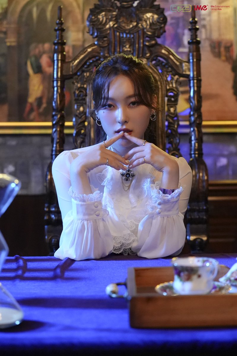 SailorMoon0809's tweet photo. 비하인드👻

#드림노트
#DreamNote #ドリームノート
#DreamsAlive #GHOST
#LARA #ララ

@iMe_Dreamnote https://t.co/h0ypkDYarG