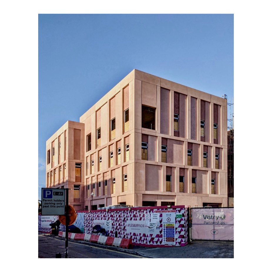 moco_arch's tweet image. A little early morning cycle past our #AylesburyHealthCentre #aylesburyestate #plot18 for @NHSSouthwarkCCG @lb_southwark and @NHGhousing photographed by #moco_arch director #KeirReganAlexander project architect #HarrietBrisley
