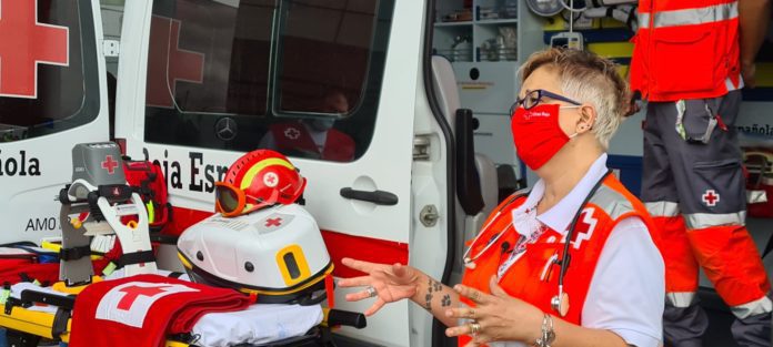 CruzRojaMadrid's tweet photo. 🚨 ¿Te encantan las #emergencias? ¡Entonces resérvate en la agenda el 6⃣ de noviembre!

Te invitamos a asistir en directo a un simulacro de @emergenciasCREM para que puedas ver como trabajan nuestros equipos. 

📍 Os esperamos el sábado 6/11 a las 10.00h en #Navalcarnero. https://t.co/8BBlBBLRK7