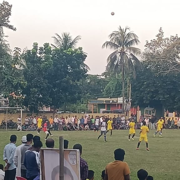 mriganka_dr's tweet photo. #chandrakantatalukdar Memorial Football Tournament continues, great initiative by @bjymofficial , Nalbari. Venues at #different playground of the district..final match of 1st round.. today at #chamata..@Bhabesh_KalitaR @cmpatowary @SidhankuBJYM @BJP4India @BJP4Assam @BJP4NALBARI https://t.co/czicSm4oyL