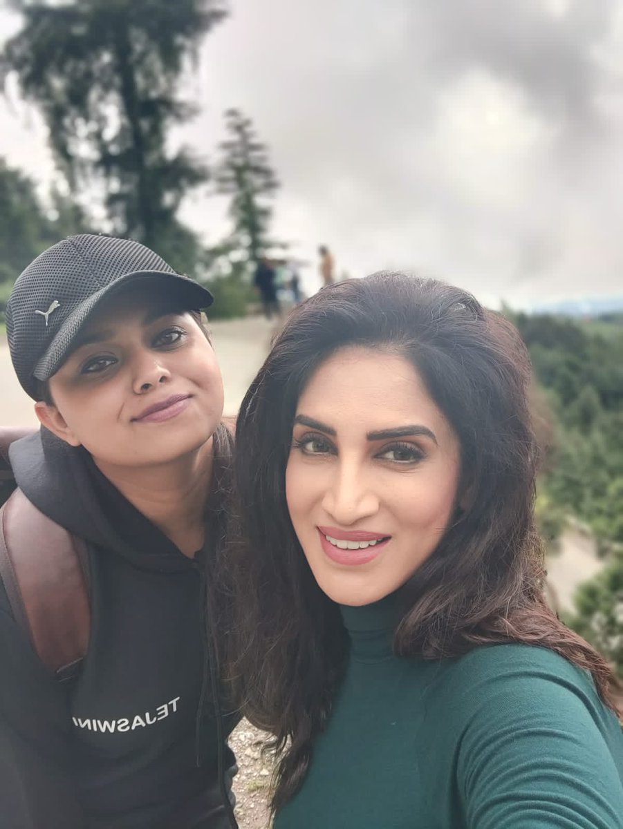 SmitaGondkar's tweet photo. In between shots, enjoying this beautiful weather ...Song VAADE ♥️ coming out on 5th November 

#Vaade #Songvideo #5thNovember #music #musica #musically #genre #pop  #melody #beat #beats #vaade #deepohsaan #dossmusic #dossfilms #dossproductions #Actress #SmitaGondkar #Smittens https://t.co/0ROcEDVqRE