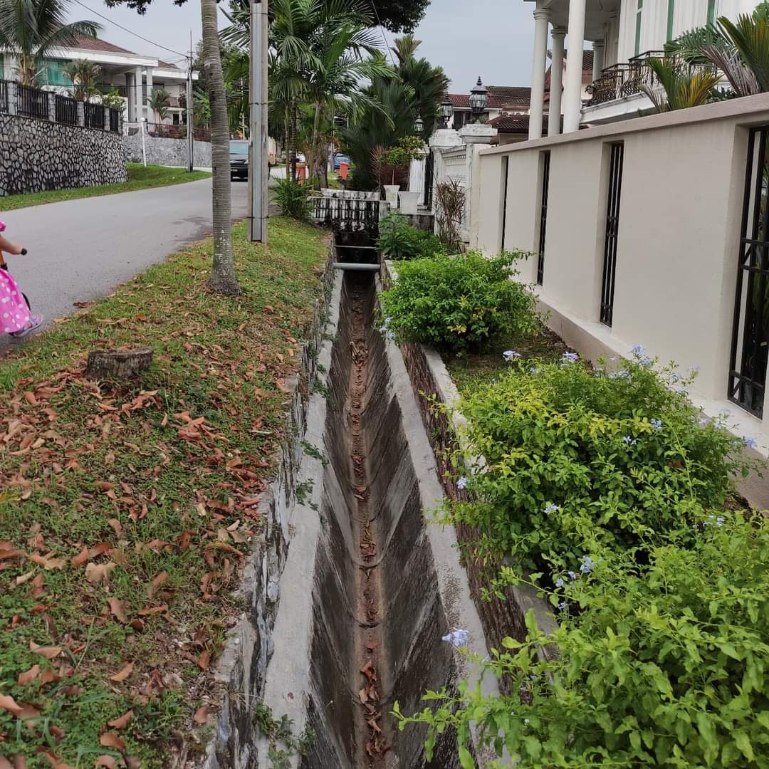 MySekitar's tweet photo. How's your longkang today?
Sihat?  

Don't forget to tag us in your longkang photo! Use hashtag #longkangkita

#sekitarkita #longkangmonth #longkang https://t.co/aqdcVTY9fg