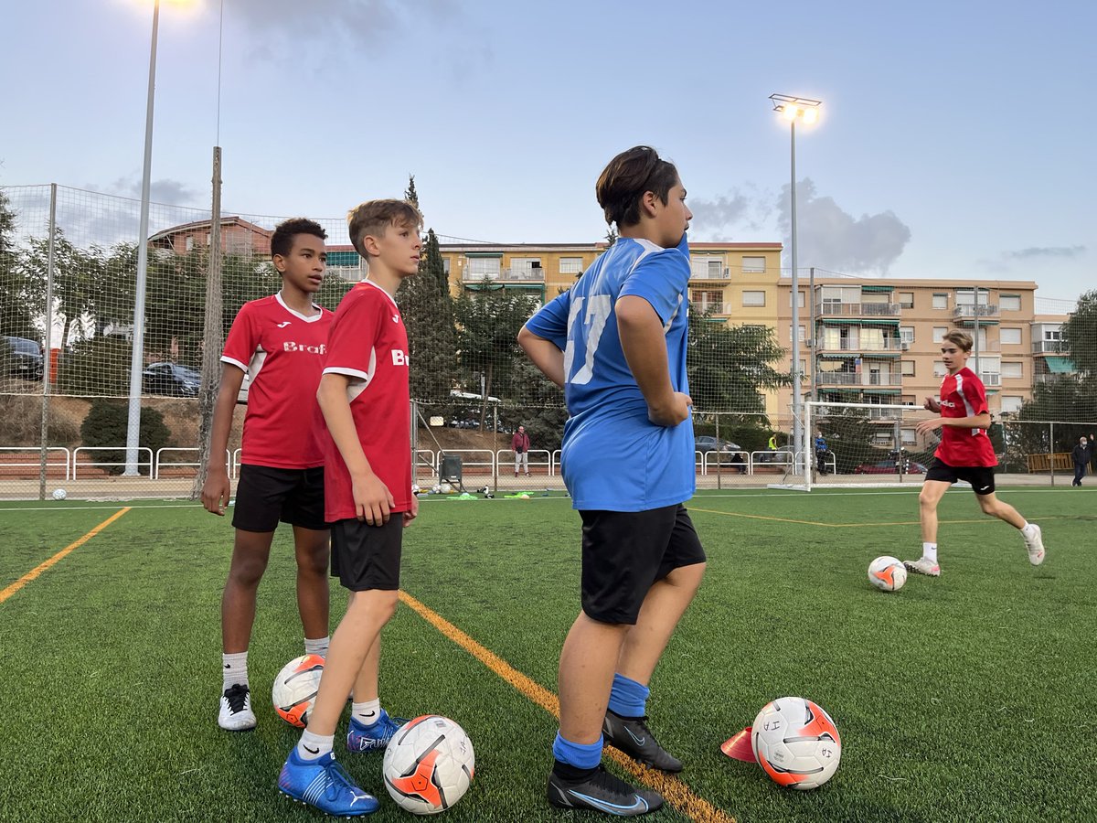 fundaciobrafa's tweet photo. ¡Este fin de semana pasado culminó una semana más de esfuerzo, trabajo y grandes momentos siempre en equipo!

💪⚽🏀

#NoSeasHooligan #BeyondVictory #SomBrafa https://t.co/LqUPHI6Dfq