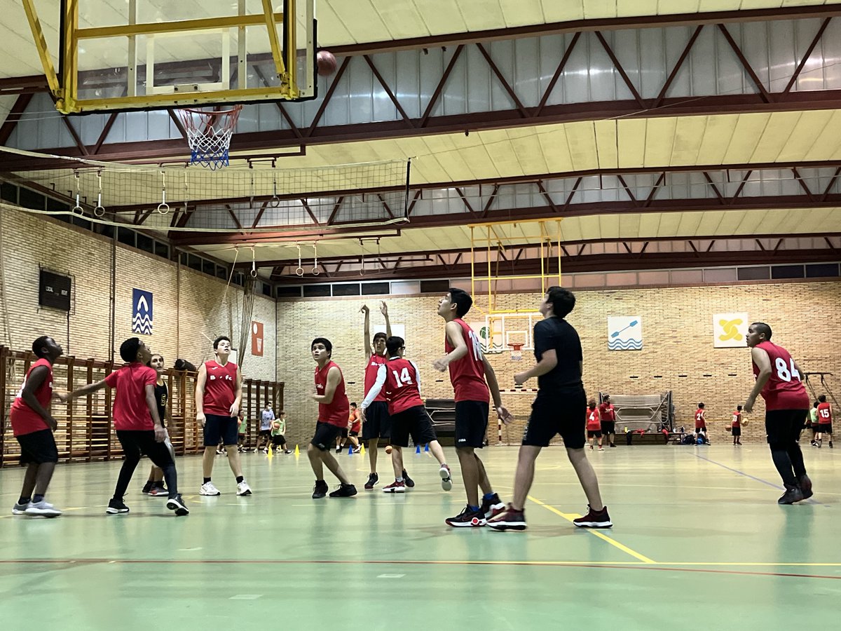 fundaciobrafa's tweet photo. ¡Este fin de semana pasado culminó una semana más de esfuerzo, trabajo y grandes momentos siempre en equipo!

💪⚽🏀

#NoSeasHooligan #BeyondVictory #SomBrafa https://t.co/LqUPHI6Dfq