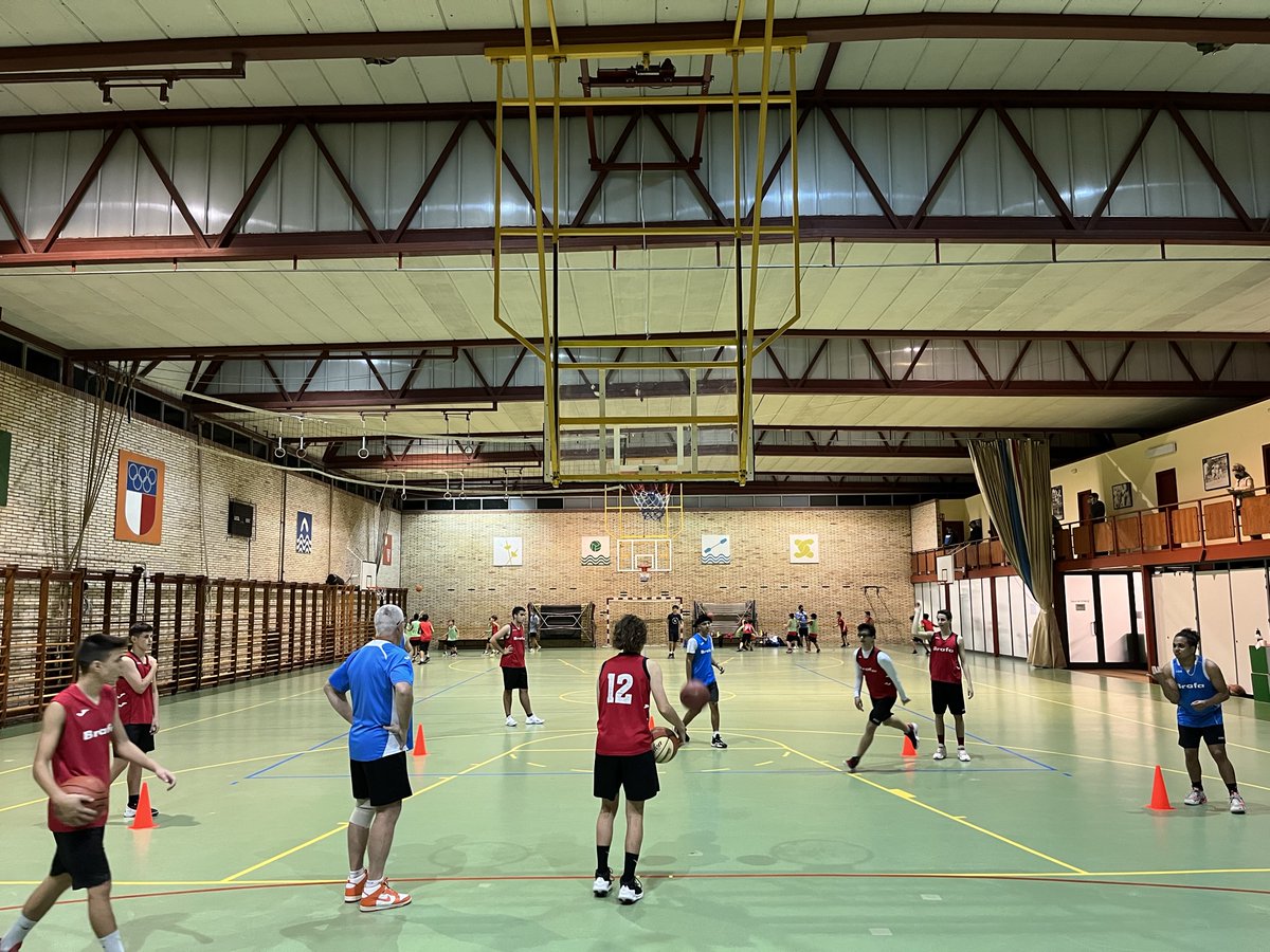 fundaciobrafa's tweet photo. ¡Este fin de semana pasado culminó una semana más de esfuerzo, trabajo y grandes momentos siempre en equipo!

💪⚽🏀

#NoSeasHooligan #BeyondVictory #SomBrafa https://t.co/LqUPHI6Dfq