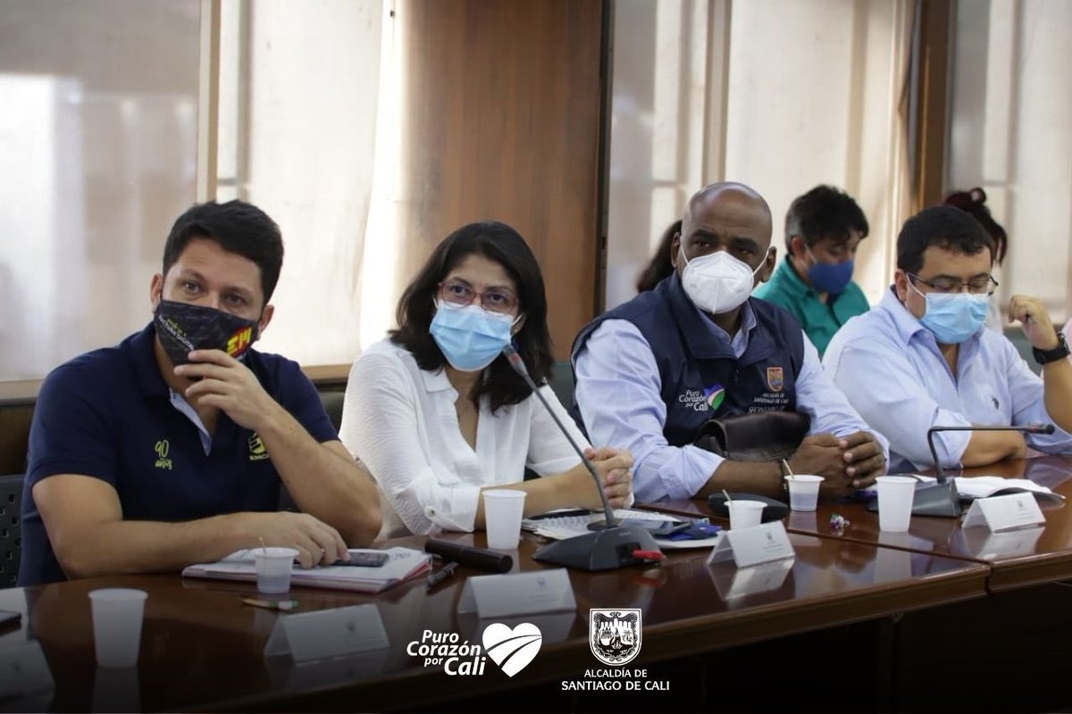 nhora_mondragon's tweet photo. Iniciamos jornada ⛅️ en Consejo de Gobierno para tratar importantes y  diferentes temas de ciudad: 

✅PQRS
✅Juegos Panamericanos Junior
✅Festivales 
✅Oficina de Transparencia
✅Salud Ambiental 

#TeQueremosCali ♥️ https://t.co/aJkY4W3e7d