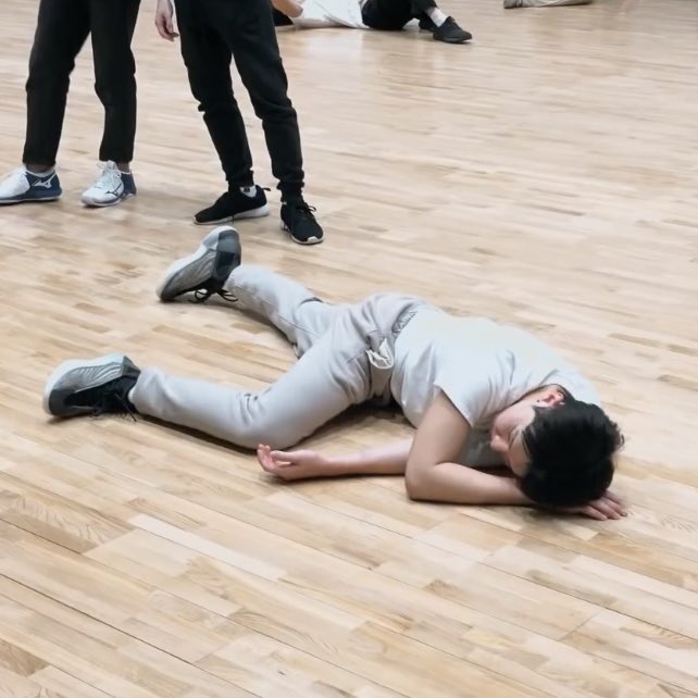 hoshzone's tweet photo. me when i suddenly remember i have hw due https://t.co/rNMYNaXHF2