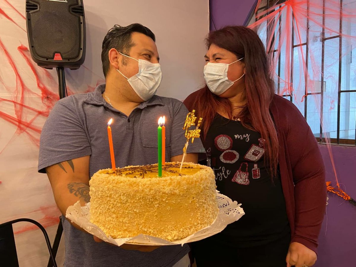 Nibaldo_Meza's tweet photo. Este fin d semana acompañamos 👫,en su aniversario, a Francisca Leiva y Cristian Martínez, emprendedores💪Peñaflorin@s, d un innovador servicio d Coctelería 🍸🧀 #FranCris
Tuvieron el coraje d emprender en plena pandemia,llevando a domicilio, tablas y Coctelería @FrancrisMartinez https://t.co/ngqSxpB6YZ