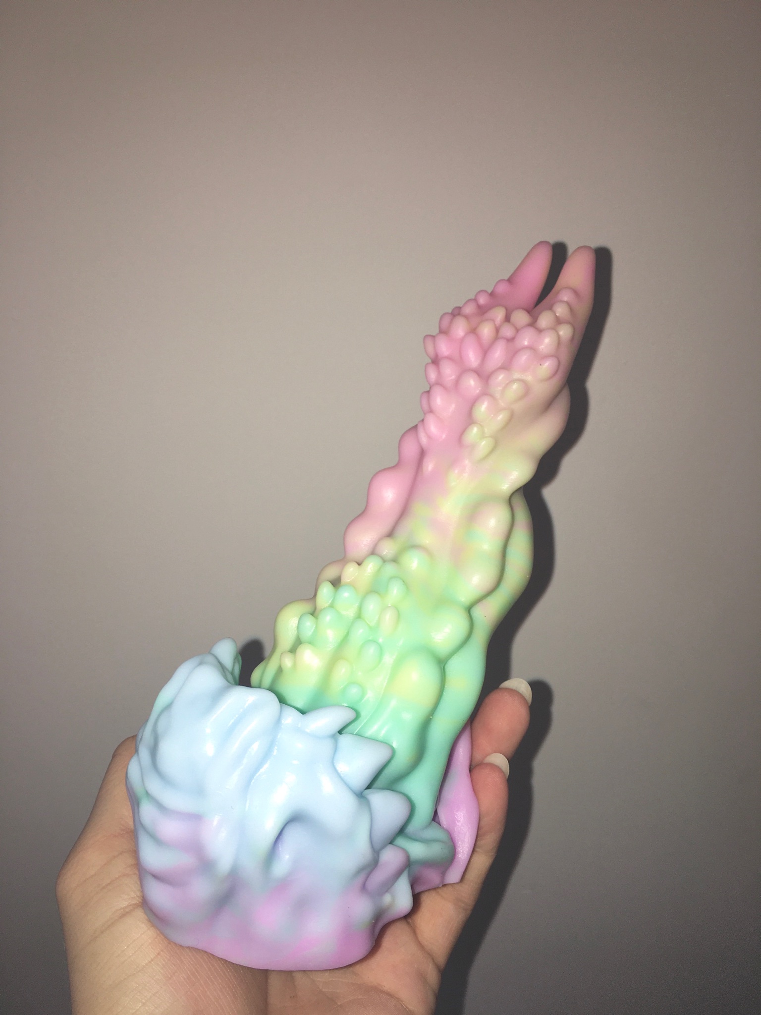 1 pic. I was one of the lucky winners for the guided Slavermaw and can we all just appreciate this absolutely beautiful pastel rainbow @_TheWickedHunt created for me!! It’s my 1st toy from this shop and I’m just blown away, thank you! 😱🌈💖 https://t.co/XyffDQRypw