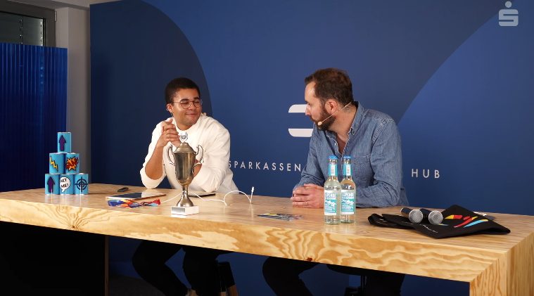 sparkassen_hub's tweet photo. Tag 1 des dreitägigen #fiforum21 der @FI_FFM – und wir sind mit unserem eigenen Livestream dabei! 🚀
Aktuell mit einem der Programm-Highlights: Die Teilnehmer:innen aus der #Sparkassen-Finanzgruppe sehen die "Patrons Pitches" zum #InnovationDays04 Patrons Program & voten live. https://t.co/DCQJ8TCDuX