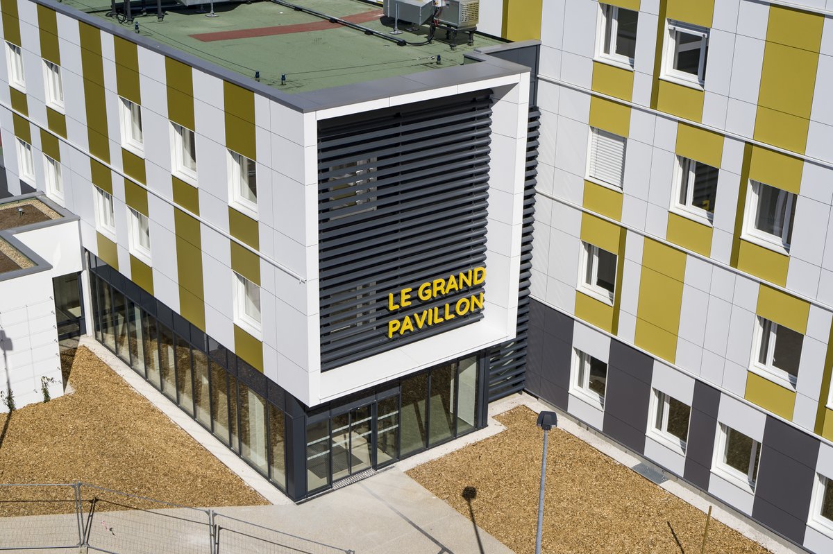 OSSABOIS's tweet photo. 🙌 Le pôle de consultations mixte #bois béton du Centre hospitalier de Villefranche-sur-Saône est livré !
🌳 Il compte 200 modules en bois produits à - de 100km dans notre usine de Balbigny
@BouyguesBat_SE, CRR Ecritures Architecturales, TEM PARTNERS
©Maxime Brochier, @Bouygues_C https://t.co/RXLkRBcbrV