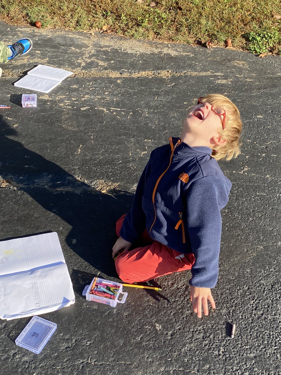 MPEFeyt's tweet photo. Kindergarteners observing the day sky ☀️☁️✈️🦅🦌 #mpesem @MPE_Mustangs https://t.co/vykRIKMqbl