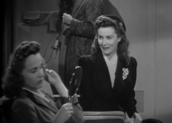 FilmFan1971's tweet photo. Tiny bit of Hollywood trivia: a pre-fame Rhonda Fleming makes an initially uncredited appearance as “Girl in train”. She was a star by the time the film was rereleased in 1949, so her name was added to the end credits. #Noirvember #WhenStrangersMarry https://t.co/DQfkh1g7za