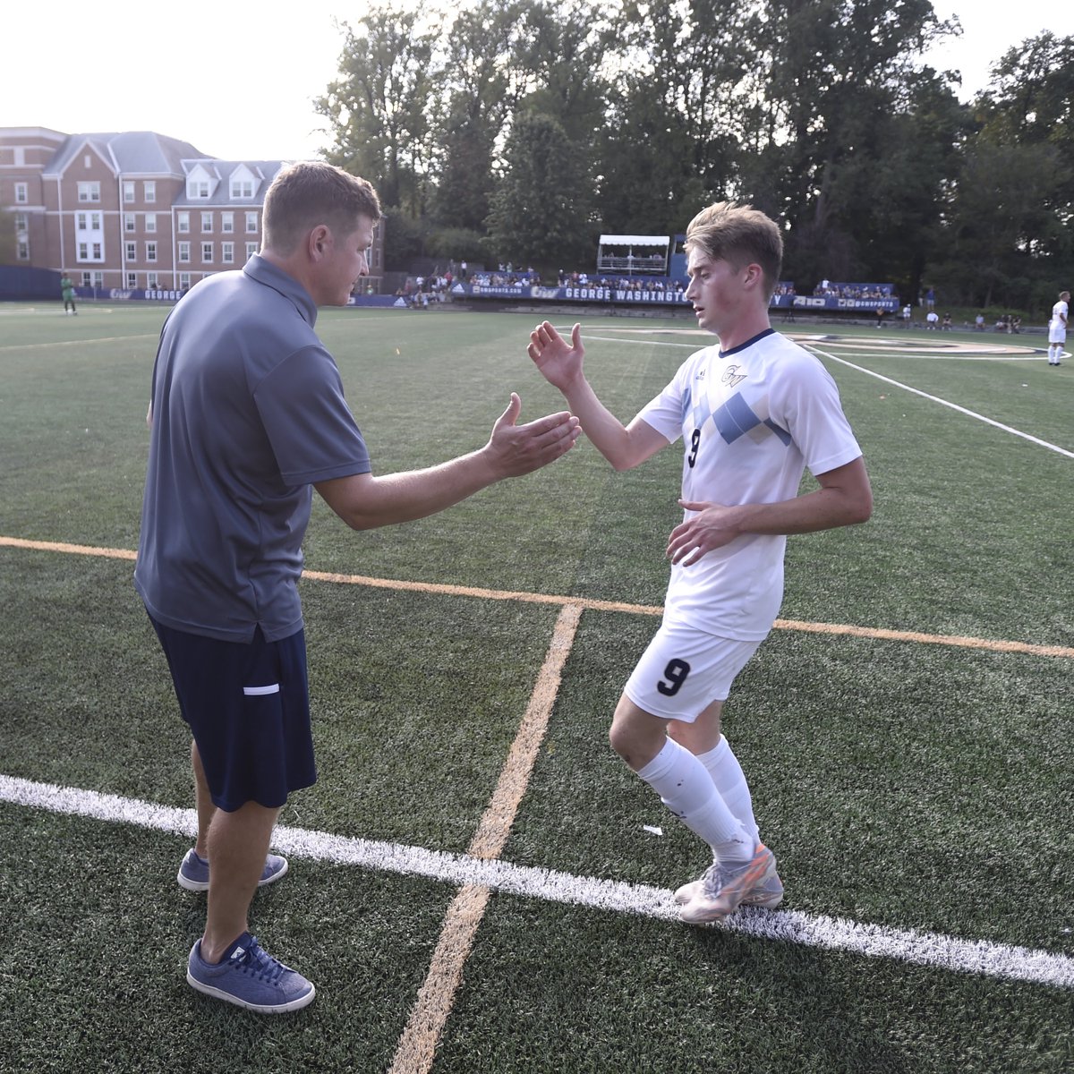 Congrats to <a href="/HaynesOscar/">Oscar Haynes Brown</a> for earning a spot on the <a href="/TopDrawerSoccer/">TopDrawerSoccer</a> Team of the Week following his four-goal effort in our win at St. Bonaventure!

➡️ topdrawersoccer.com/college-soccer…

#RaiseHigh