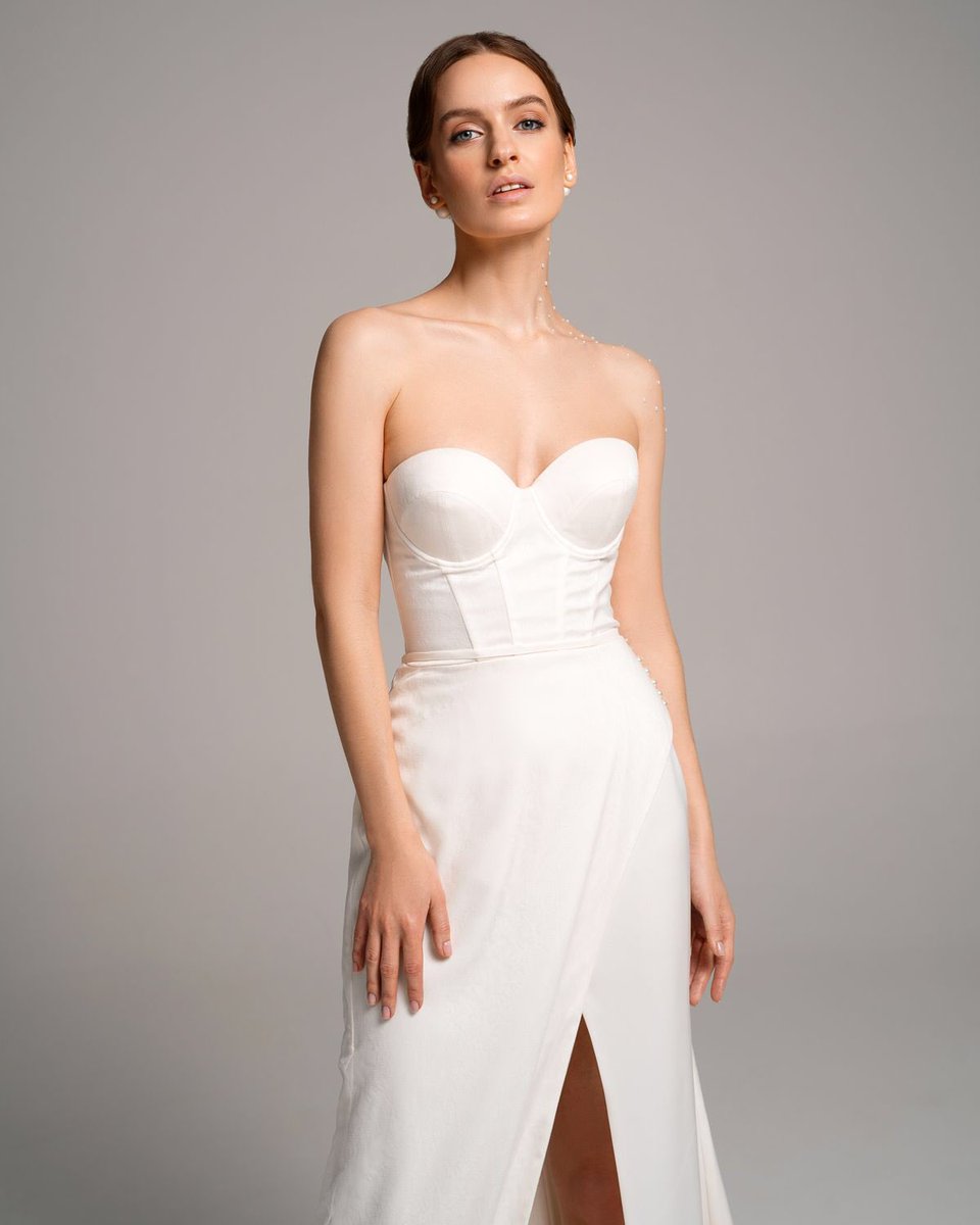 PollardiGroup's tweet photo. Polar lights | 18081
New Horizons collection by #Liretta 

The tenderness and conciseness of the dress harmoniously emphasize the beauty of the bride, drawing the attention to her only.

https://t.co/RgoNYezdHs
#wedding #weddingdress #weddingday https://t.co/61gRnwyL5E