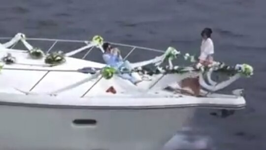 lavie_deces's tweet photo. Don't tell me I'm the only one reminded of this #SurHee scene when they showed the boat for next week's ep🙊😍: https://t.co/7lTY6Tgsp3