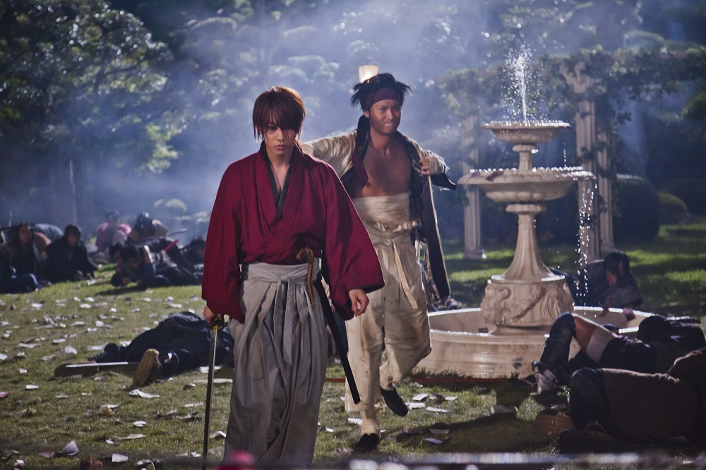 warnerjp's tweet photo. .｡oO（ 明日はちょうど #文化の日 …祝日…このまま『#るろうに剣心』シリーズ第1作目からエンドレス再生余裕ですね…( ˘ω˘ )

『#るろうに剣心最終章 The Beginning』は絶賛ダウンロード先行配信中です!! おうちで、お出かけ先でもるろ剣をお楽しみ下さい❄
https://t.co/aNiHN7ESpk

#おうちで剣心 https://t.co/b5RLzVtDG3