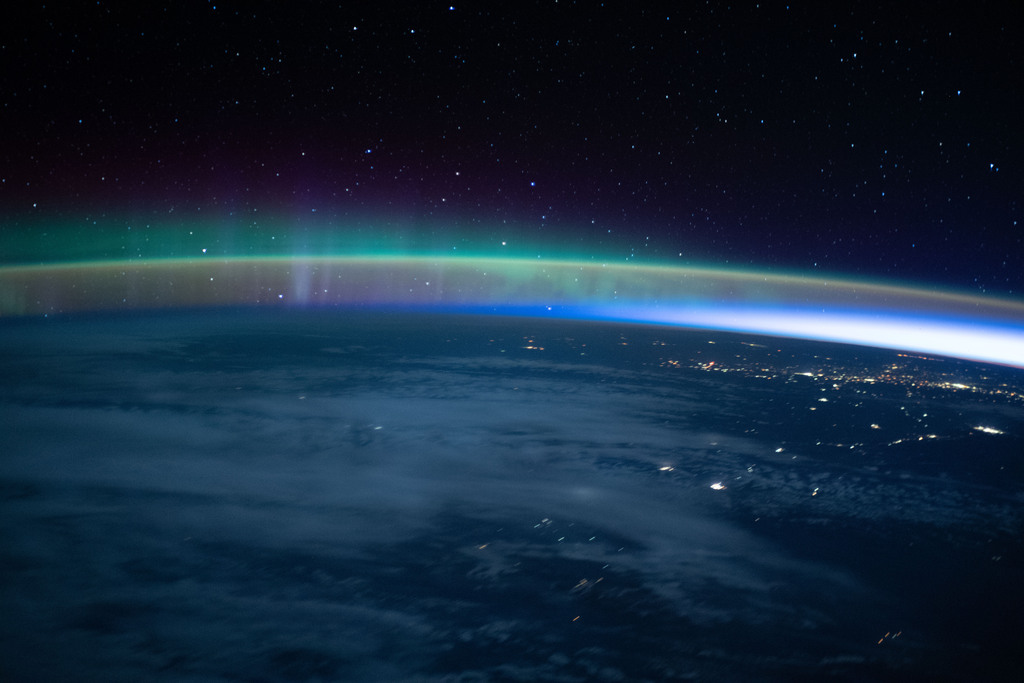 VirtualAstro's tweet photo. An Aurora Seen From Space via NASA https://t.co/fnThLiKm8I https://t.co/1YWqOQCVij